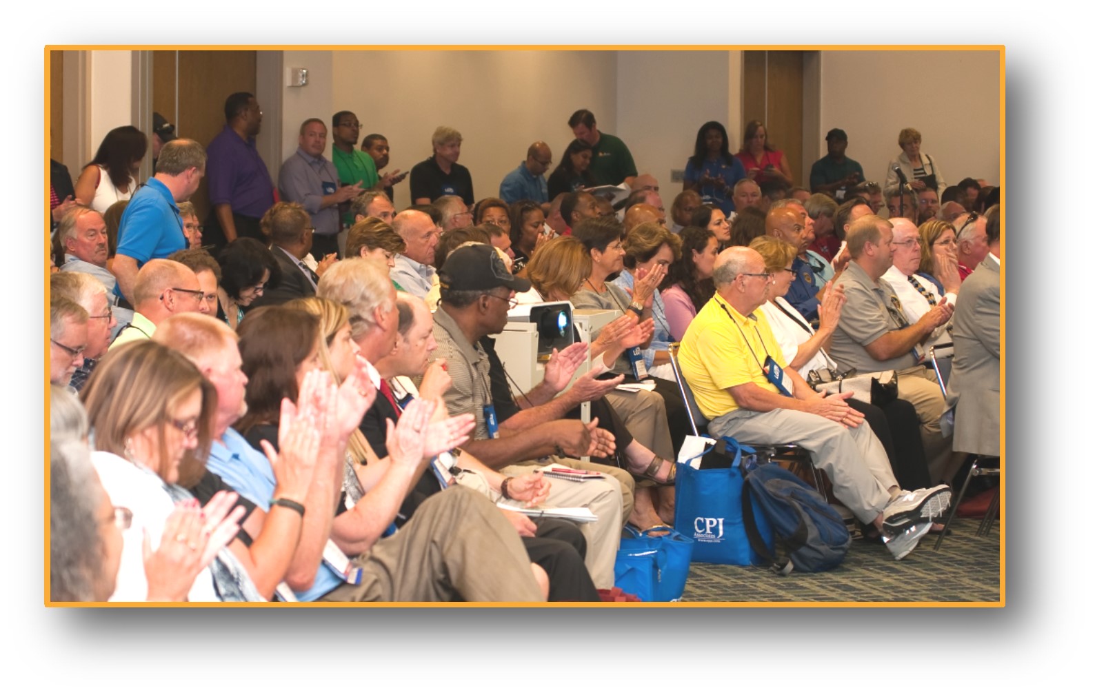 Session SC15 - People seated and clapping